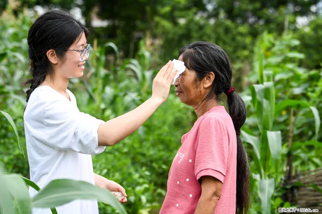 全网追的“扁担女孩”,找了一份暑假工,时薪12元 - 衢州生活资讯 - 衢州28生活网 quzhou.28life.com