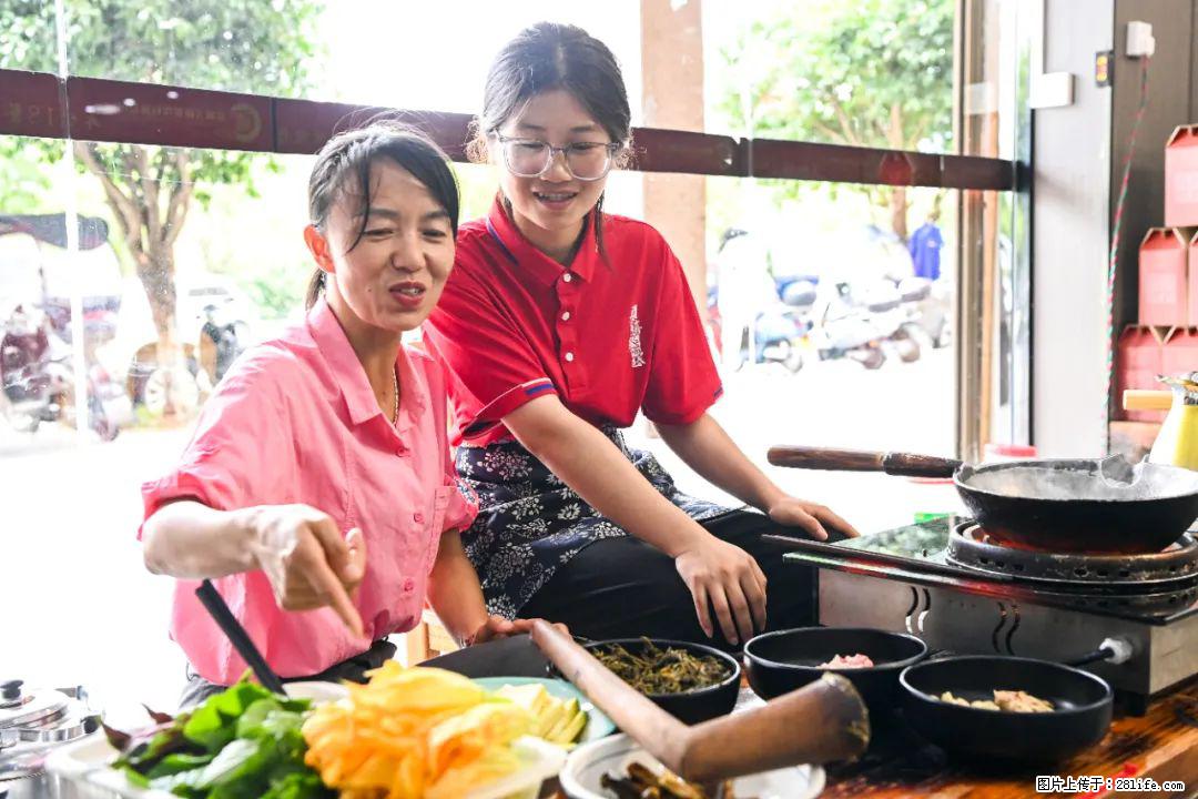 全网追的“扁担女孩”,找了一份暑假工,时薪12元 - 衢州生活资讯 - 衢州28生活网 quzhou.28life.com